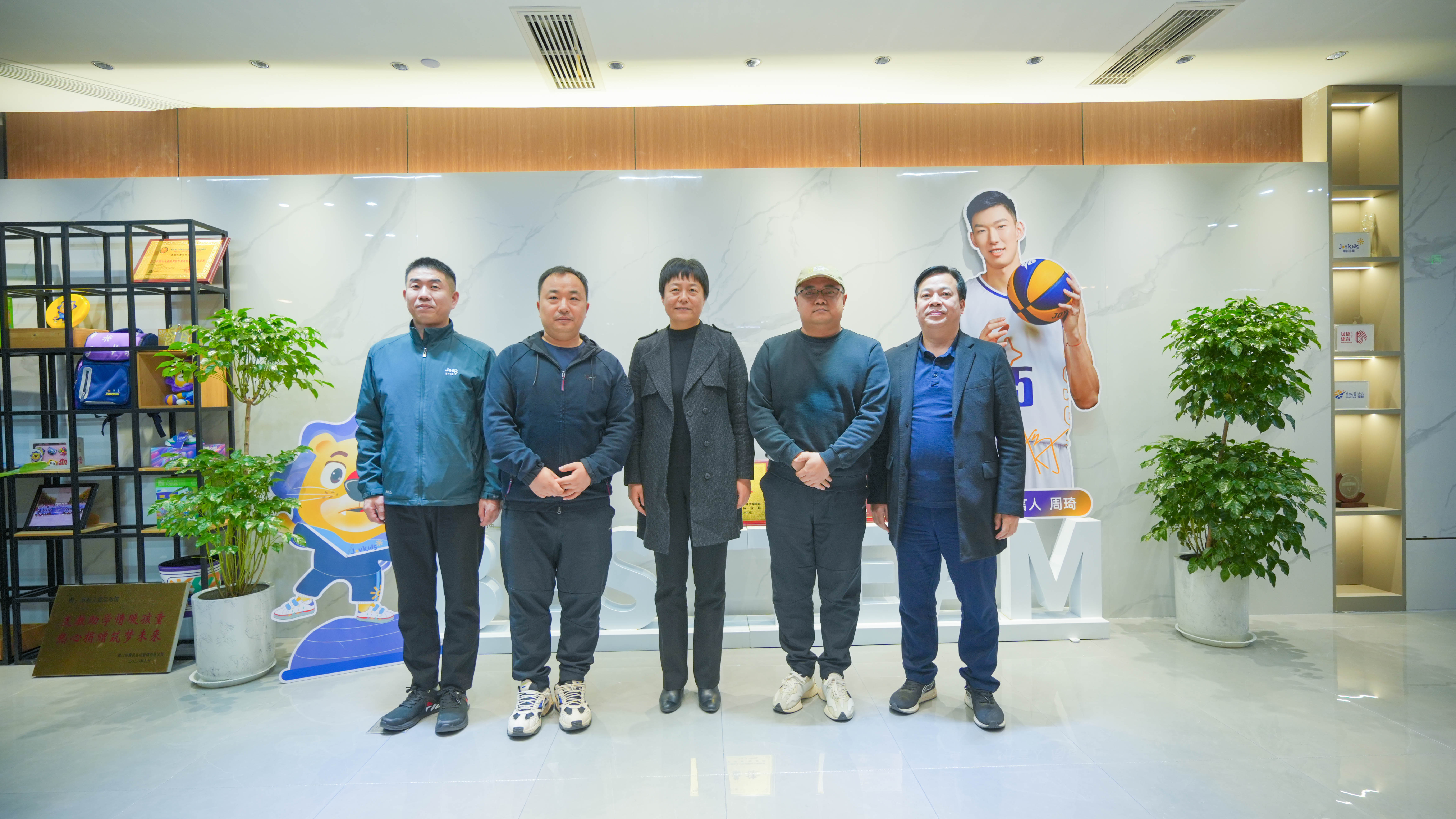 郑州市体育局党委书记、局长李雅一行，莅临南宫28NG相信品牌力量体育调研指导
